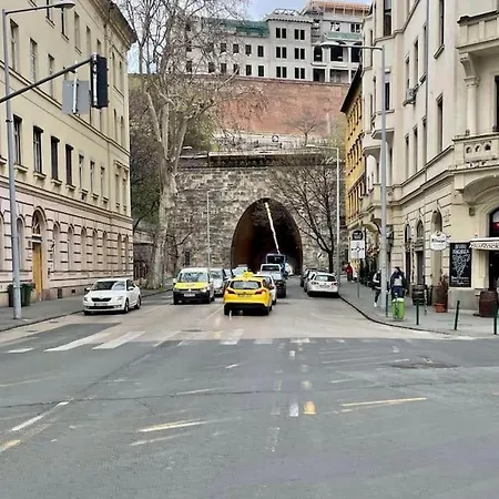 Castle Tunnel Buda Appartement